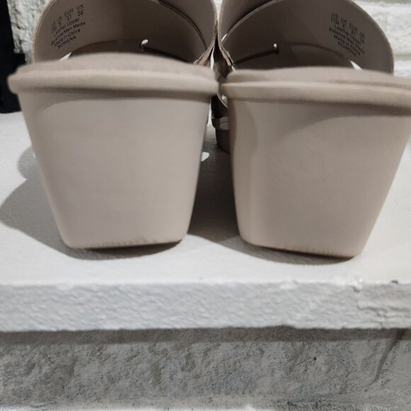 Naturalizer warm gold sandals - Picture 8 of 9